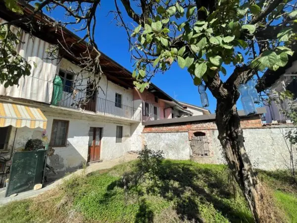 Villa Trifamiliare via Roma 15, Lusigliè