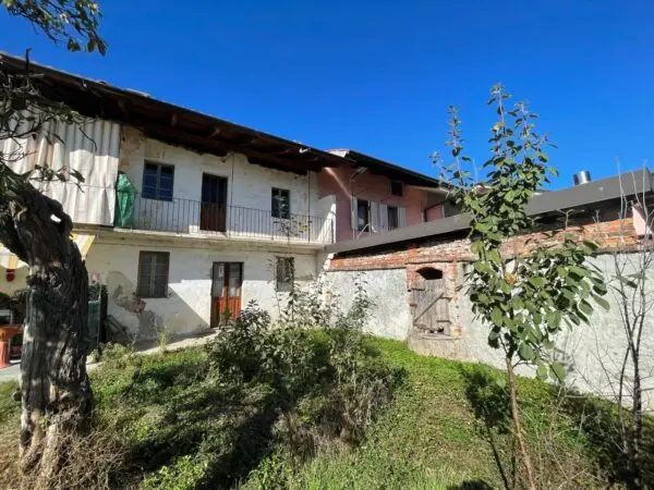 Villa Trifamiliare via Roma 15, Lusigliè