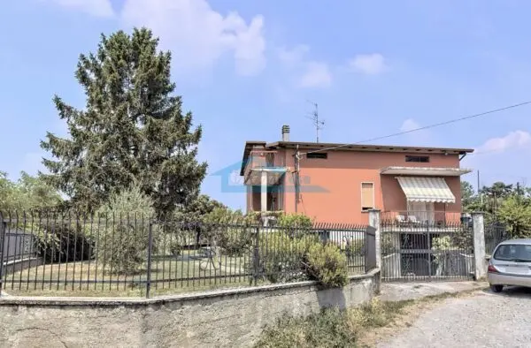 Villa Trifamiliare via Costa Sopra, Erbusco