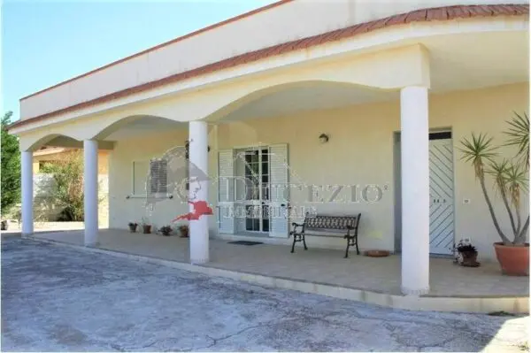 Villa via Cda Cozzo Tondo, Noto
