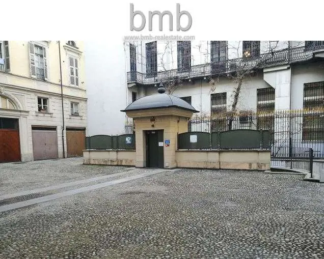 Immagine per Garage in vendita a Torino via Alfieri 18