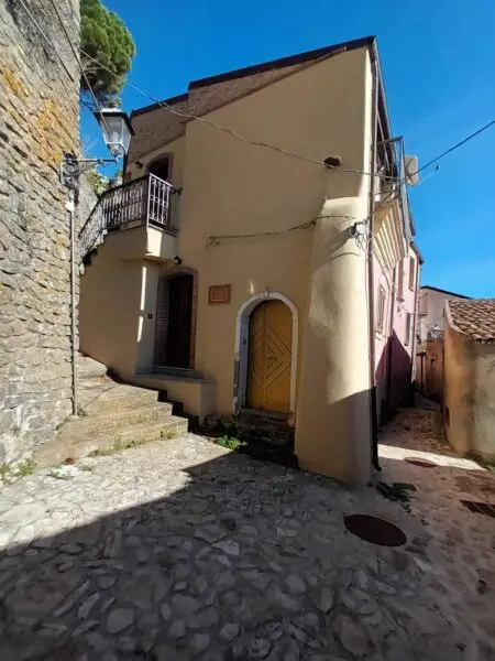 Villa via Dante, Bova