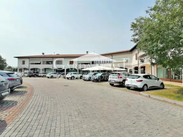 Negozio piazza Per La Concordia, Desenzano Del Garda