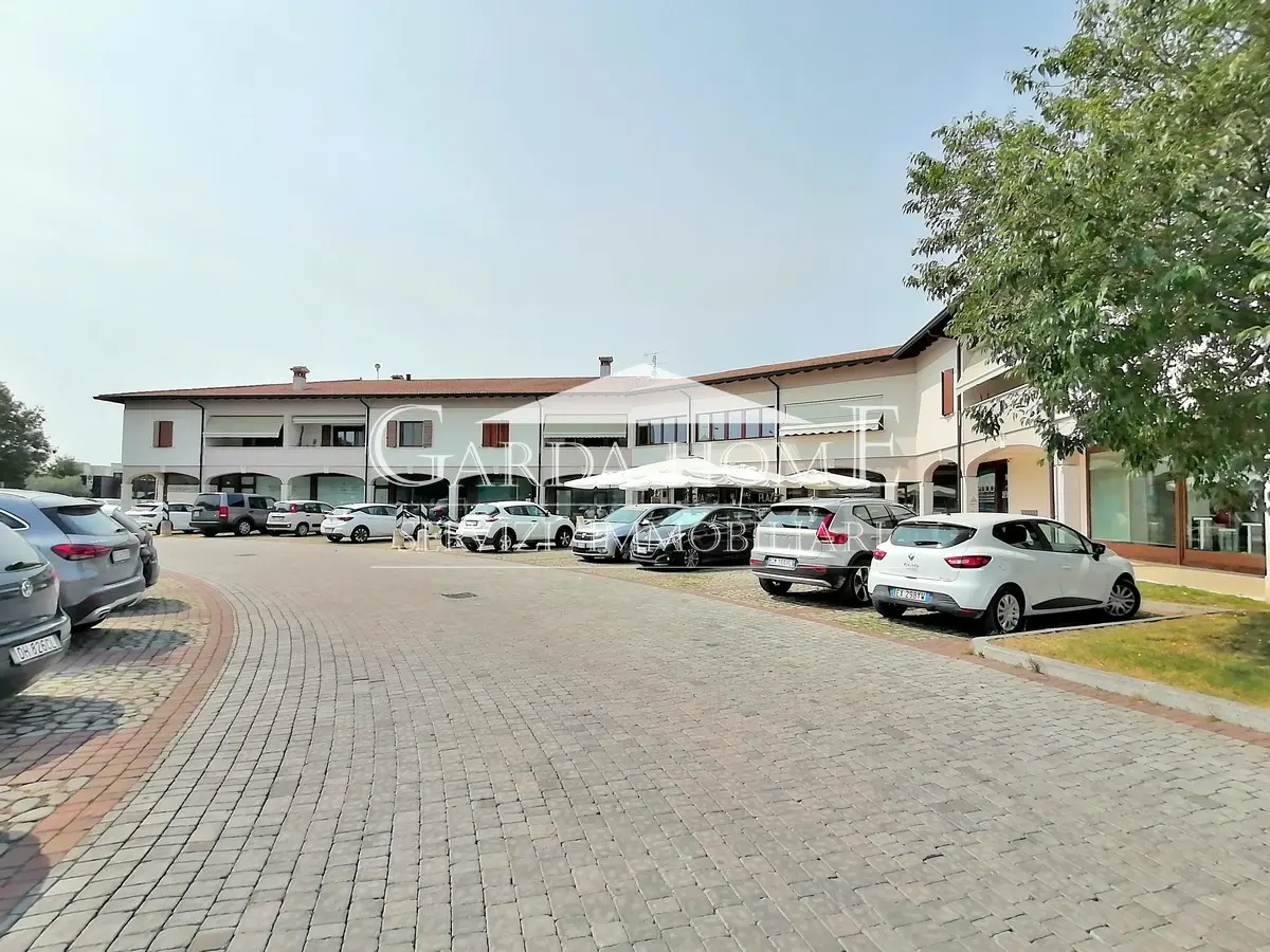 Immagine per Negozio in vendita a Desenzano del Garda piazza Per La Concordia