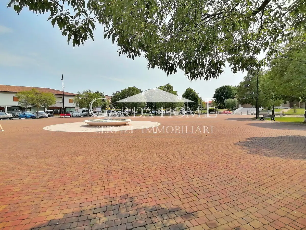 Immagine per Negozio in vendita a Desenzano del Garda piazza Per La Concordia