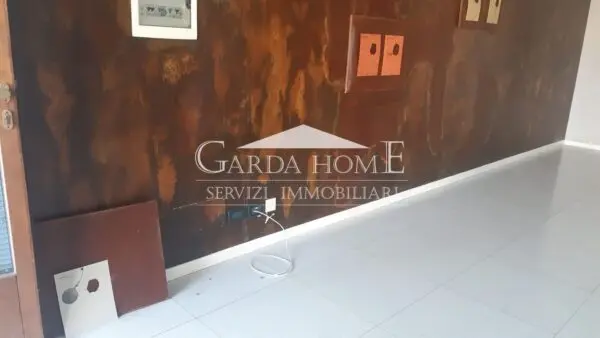 Negozio piazza Per La Concordia, Desenzano Del Garda