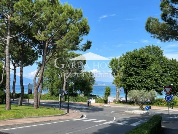 Immagine per Appartamento in vendita a Desenzano del Garda via Lungolago Cesare Battisti