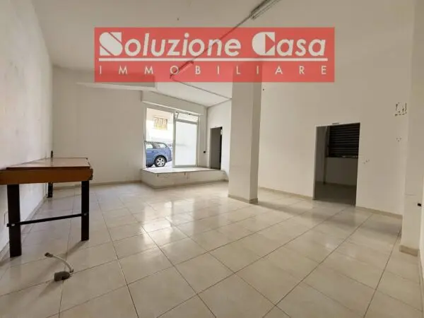 Locale Commerciale via Strabone, Canosa Di Puglia