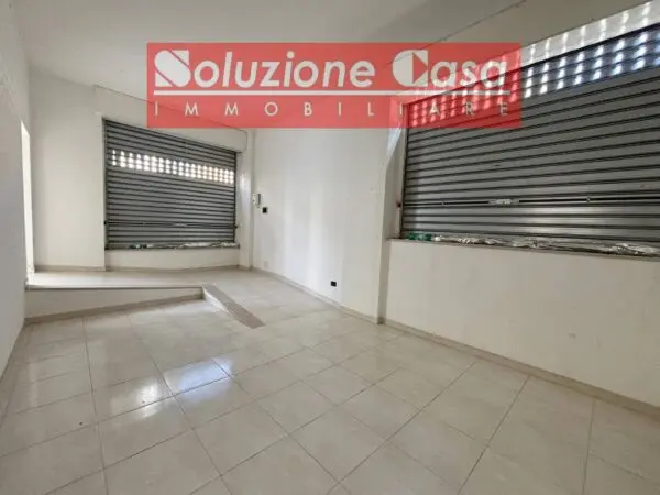 Locale Commerciale via Strabone, Canosa Di Puglia