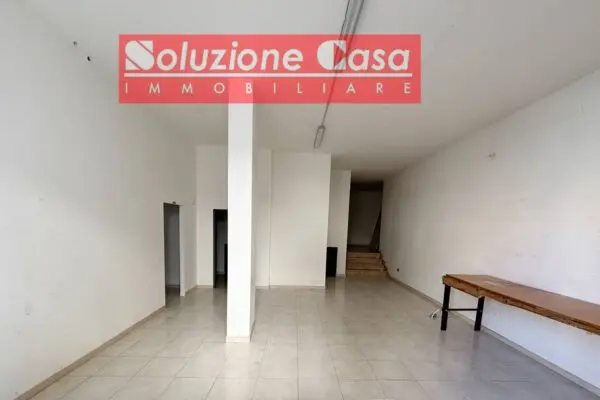 Locale Commerciale via Strabone, Canosa Di Puglia