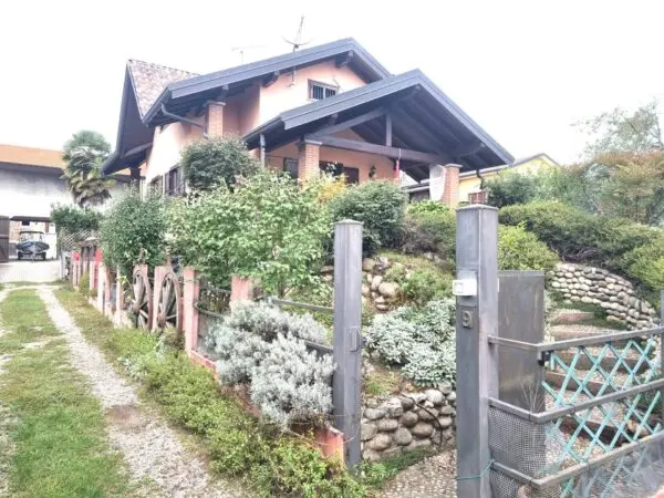 Villa via Principale, Borgo Ticino