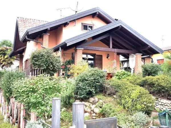 Villa via Principale, Borgo Ticino