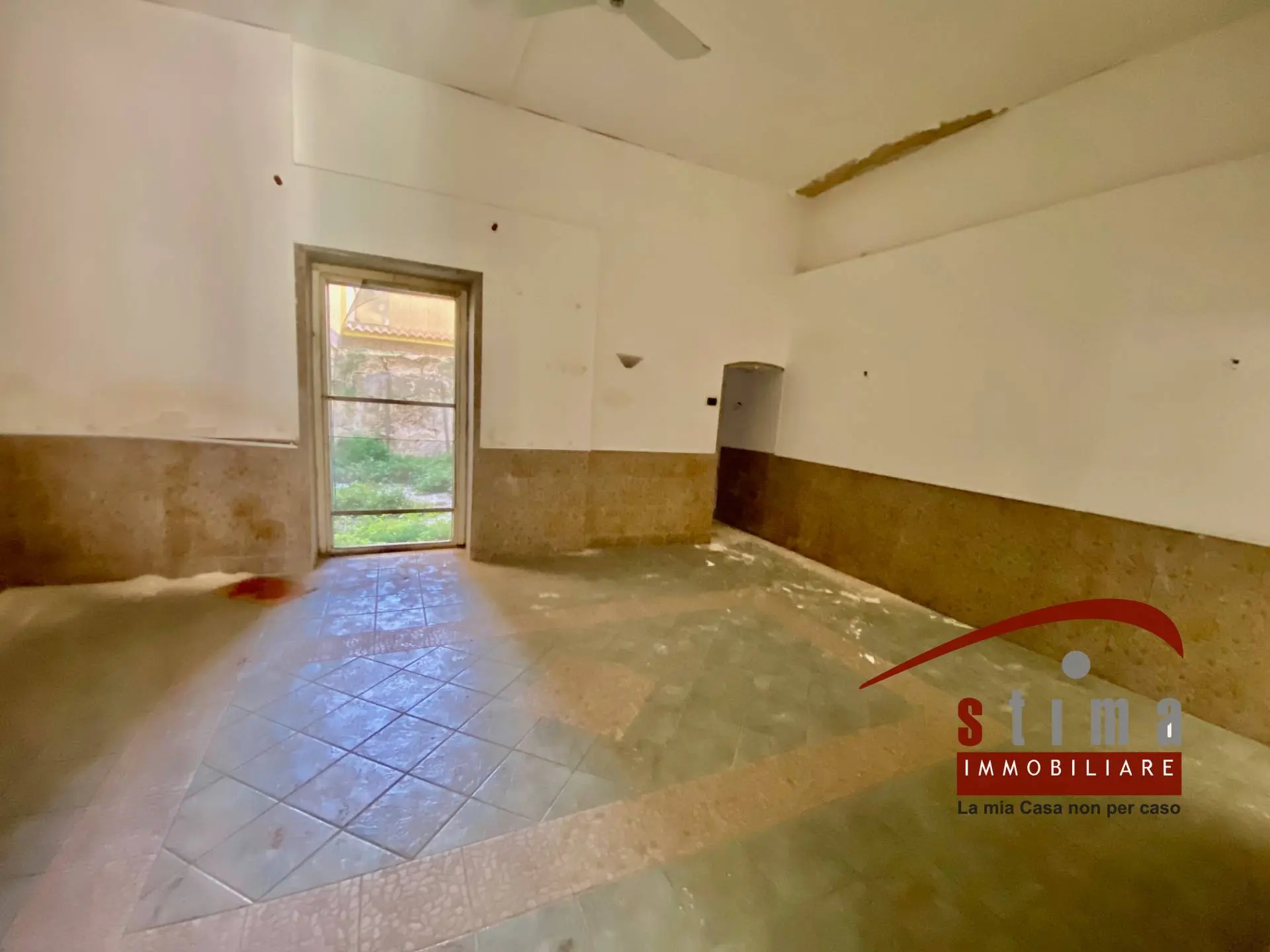 Immagine per Locale Commerciale in vendita a Siracusa lgo empedocle 