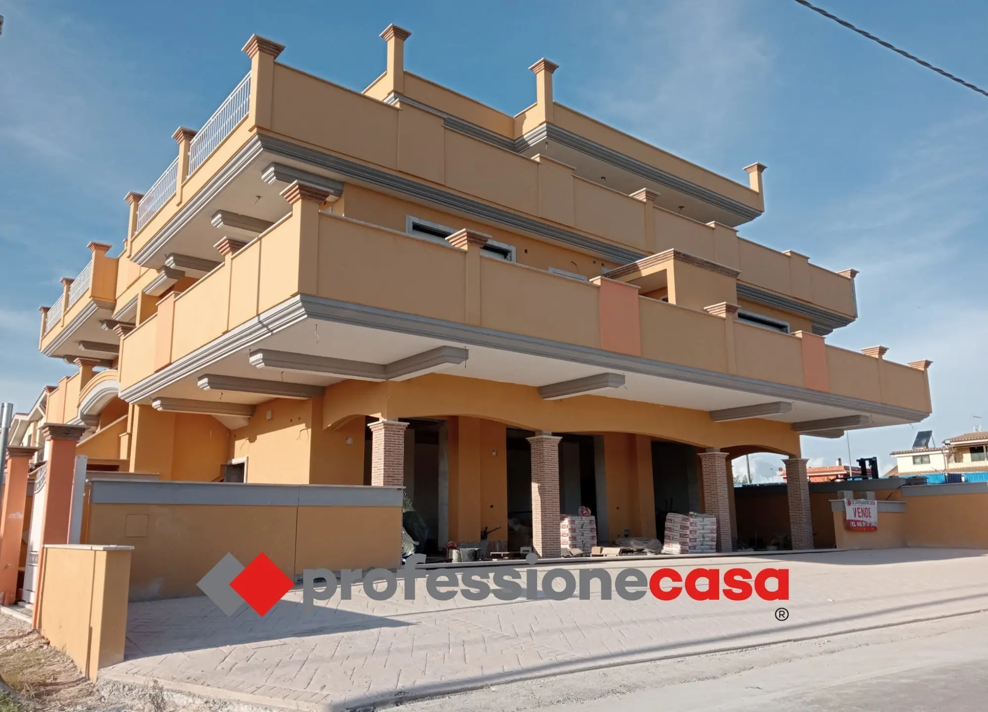 Immagine per Locale commerciale in vendita a Pomezia via Delle Orchidee