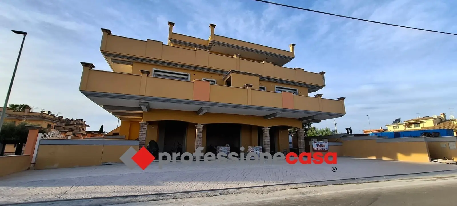 Immagine per Locale commerciale in vendita a Pomezia via Delle Orchidee