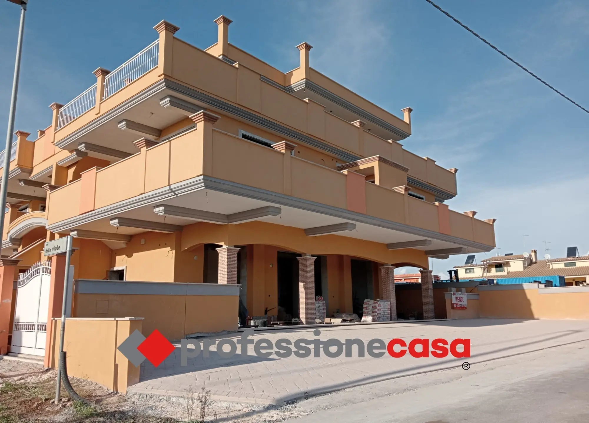 Immagine per Locale commerciale in vendita a Pomezia via Delle Orchidee