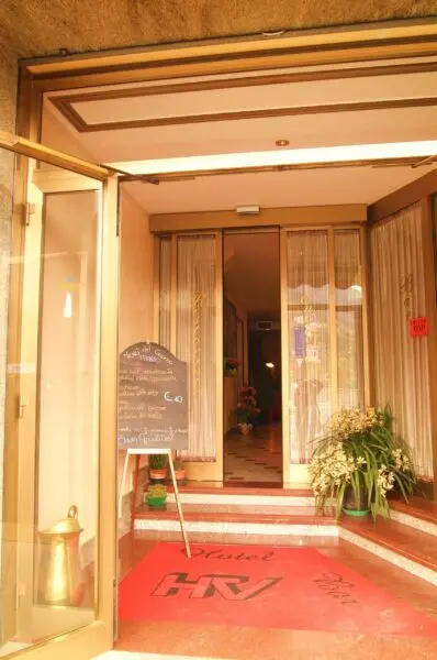 Negozio piazza Iii Alpini 4, Perosa Argentina