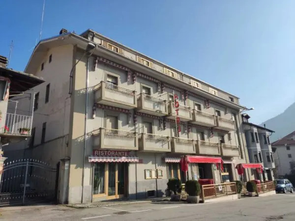 Negozio piazza Iii Alpini 4, Perosa Argentina