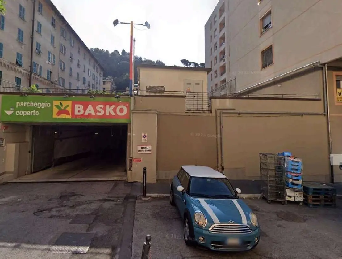 Immagine per Garage Singolo in vendita a Genova via Alizeri 5LR