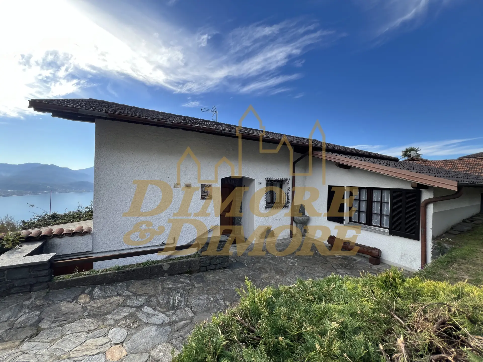 Immagine per Quadrilocale in vendita a Maccagno con Pino e Veddasca via Temistocle Solera 6