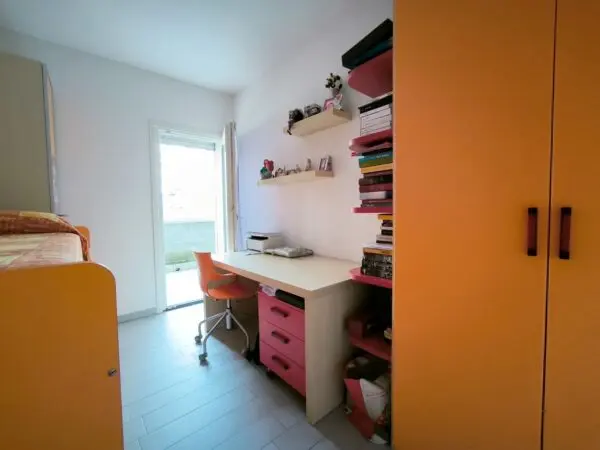 Monolocale 90, Carrara