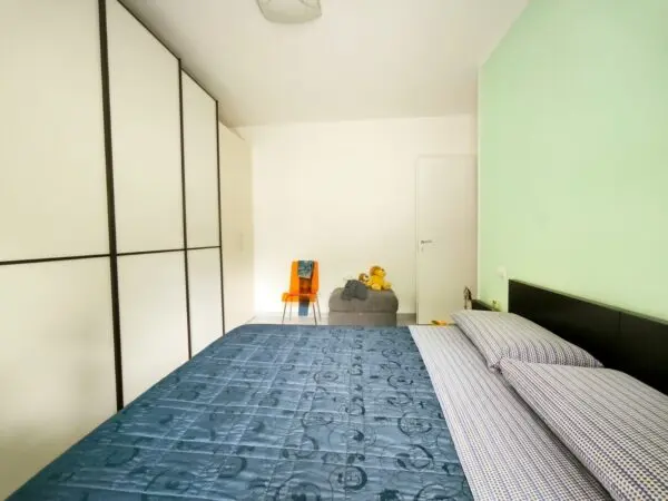 Monolocale 90, Carrara