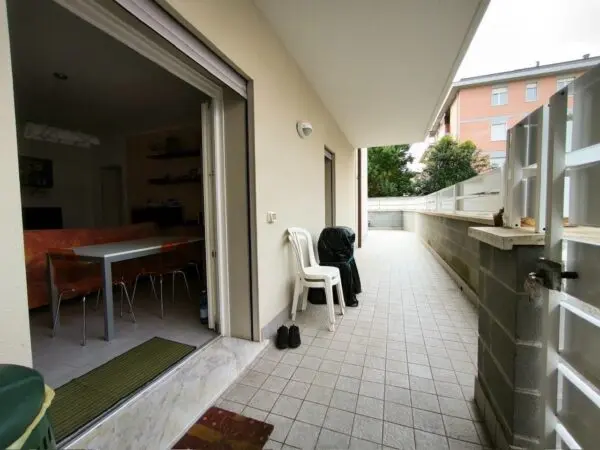 Monolocale 90, Carrara