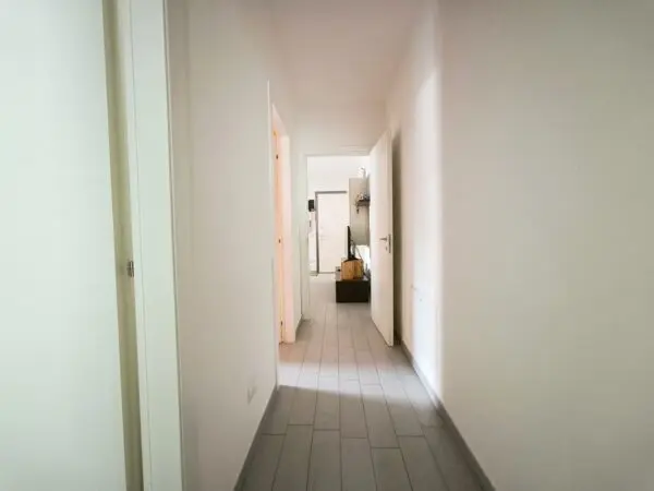 Monolocale 90, Carrara