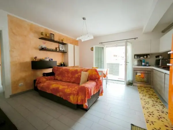 Monolocale 90, Carrara