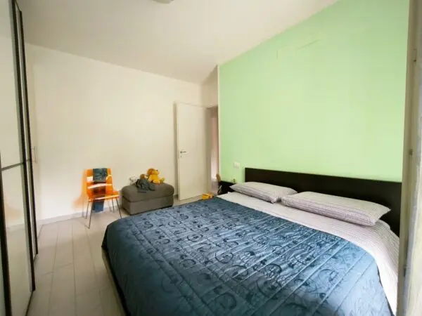 Monolocale 90, Carrara
