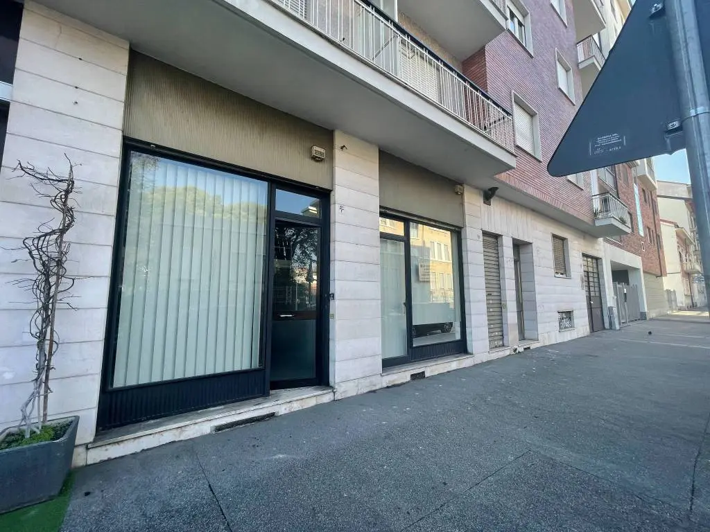 Immagine per Locale Commerciale in Vendita a Torino Via Nole