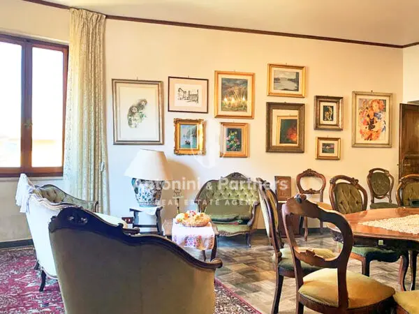 Appartamento piazza Del Popolo, Todi