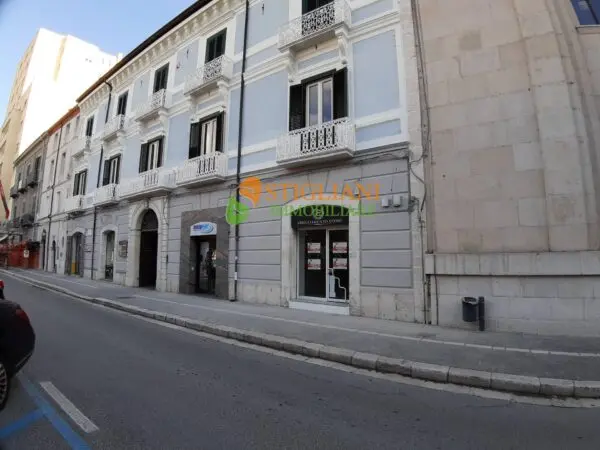 Locale Commerciale Piazza V. Emanuele II, Campobasso