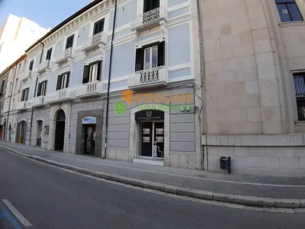 Locale Commerciale Piazza V. Emanuele II, Campobasso