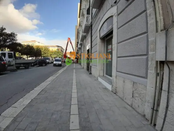 Locale Commerciale Piazza V. Emanuele II, Campobasso