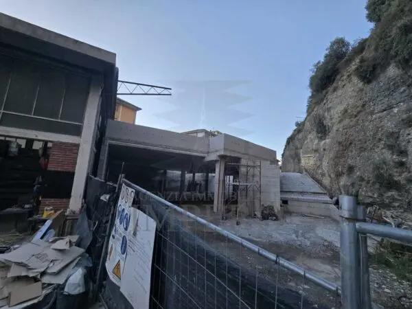Industriale via Della Chiesa 1, Ventimiglia