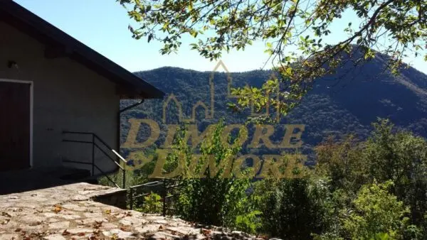 Villa via Cerua Snc, Caprezzo
