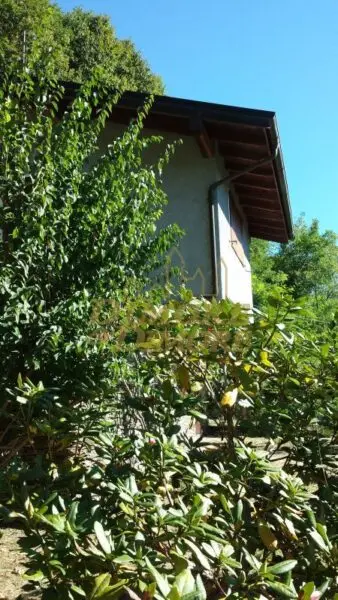 Villa via Cerua Snc, Caprezzo