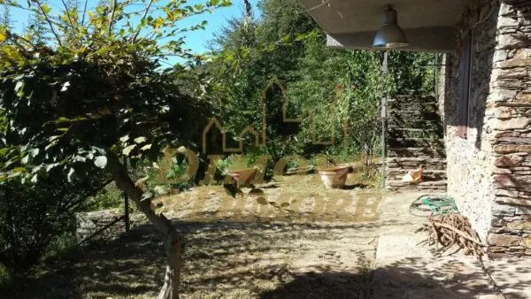 Villa via Cerua Snc, Caprezzo