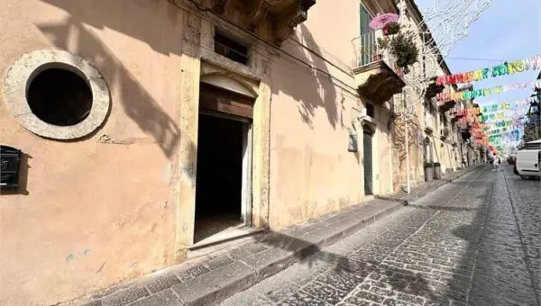 Locale Commerciale Noto