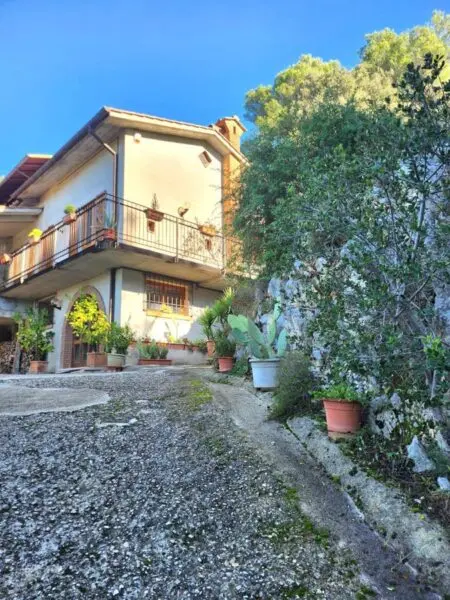 Villa strada La Scogliara, Narni