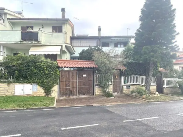 Villa via Arcangelo Corelli, Cerveteri