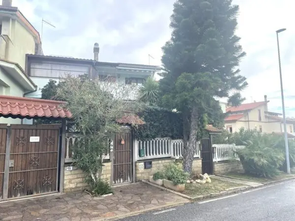 Villa via Arcangelo Corelli, Cerveteri