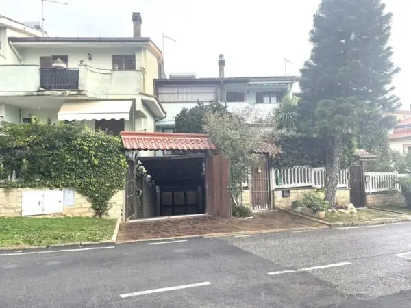 Villa via Arcangelo Corelli, Cerveteri