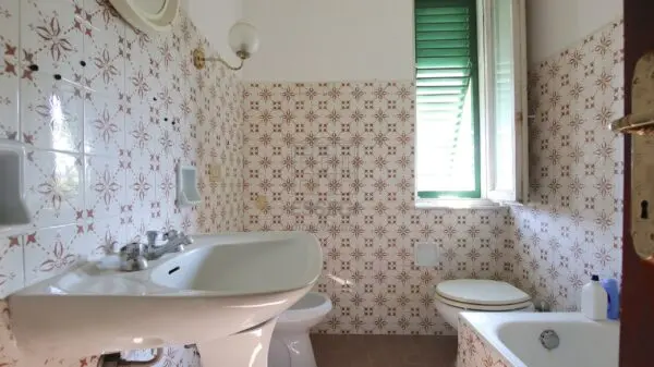Villa via Cercatoia Alta, Montecarlo