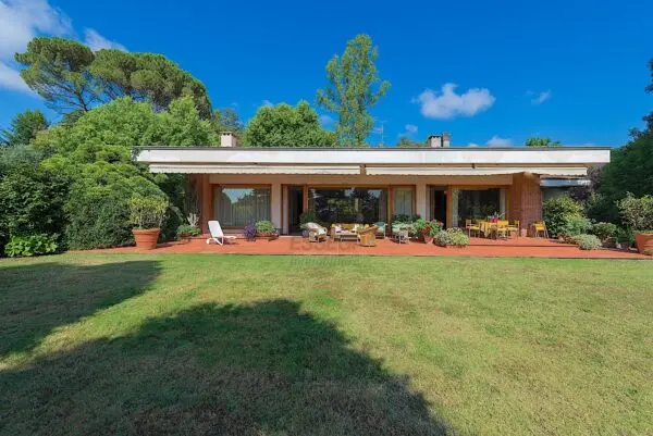 Villa via Di Moriano, Lucca