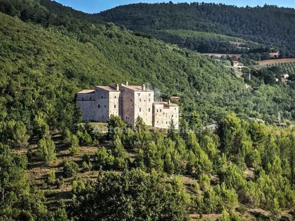 Casale strada Provinciale 414, Massa Martana