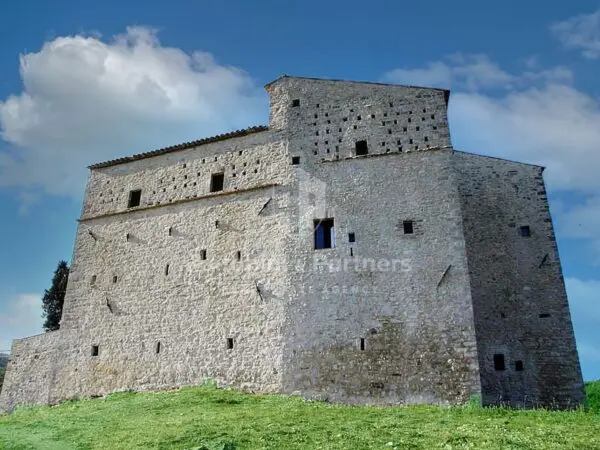 Casale strada Provinciale 414, Massa Martana