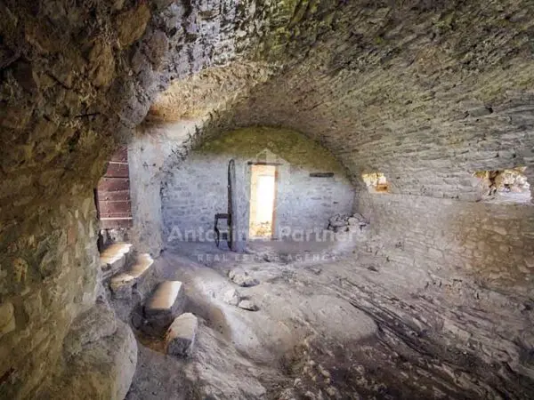 Casale strada Provinciale 414, Massa Martana