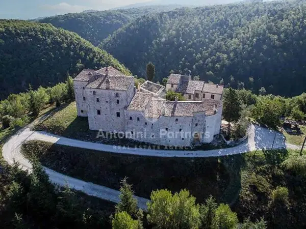 Casale strada Provinciale 414, Massa Martana